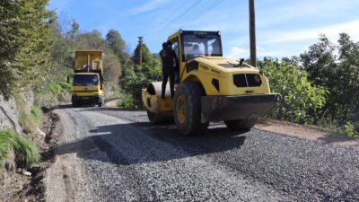 Ordu Büyükşehir Belediyesi Altınordu kırsal alanlarda yolların konforunu artırmaya devam